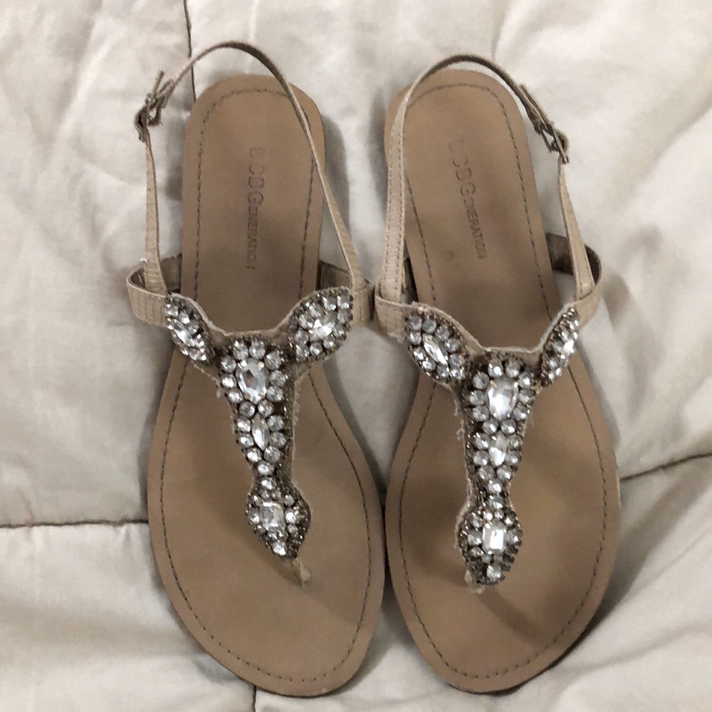 Sz 8 BCBGeneration Tan w/ rhinestones and dusty gold accent color